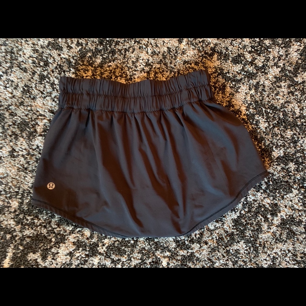 Lululemon skort size 2 but also fits 4.
